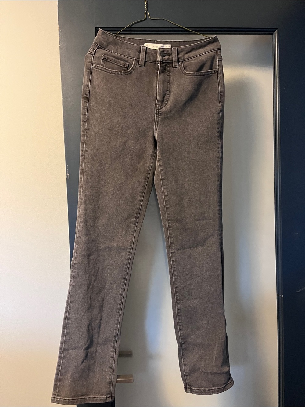 Denver Hayes Straight-Leg Jeans in Faded Gray